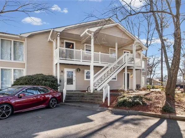 1305 Augusta Dr SE, Marietta, GA 30067