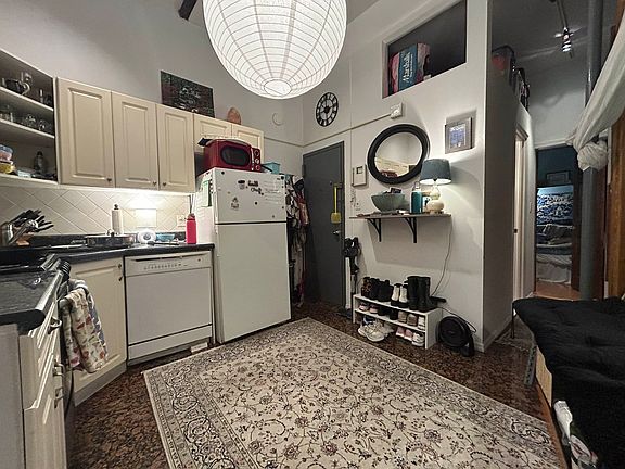 3rd image of 67 E 2nd St APT 4