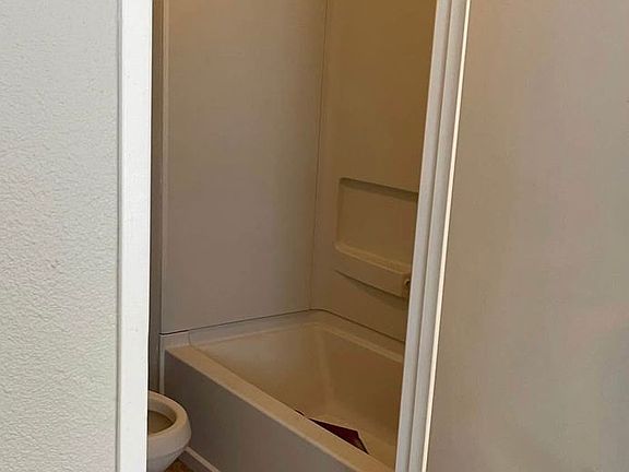 5th image of 305 Eastminister Ct APT E