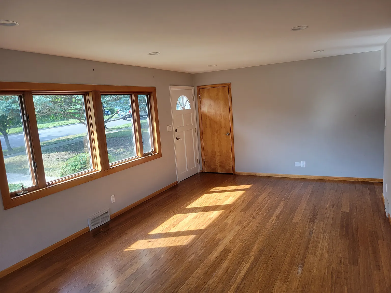 3 bed, 1440 sqft, $2,050 — Photo 3