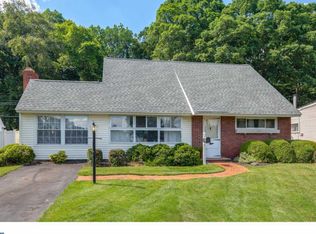 117 Village Ln, Levittown, PA 19054