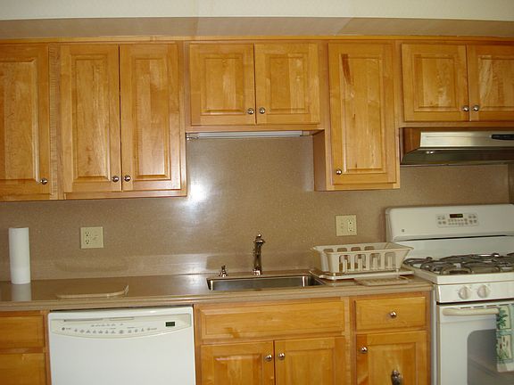 4th image of 94 Arlington Ave