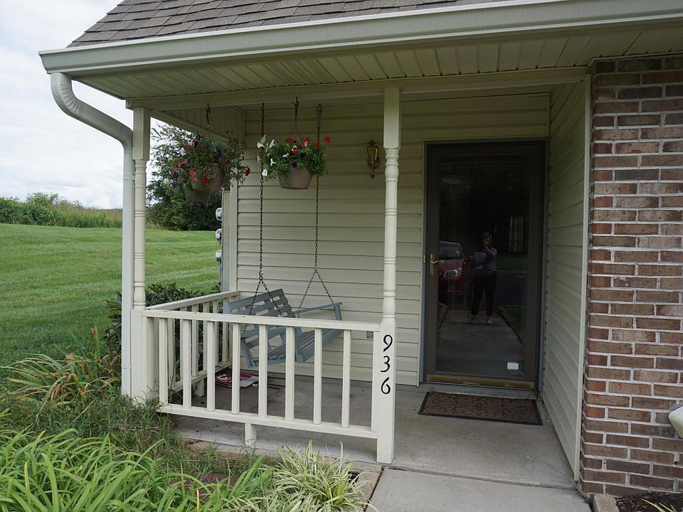 1st image of 936 Chip Cove Ln