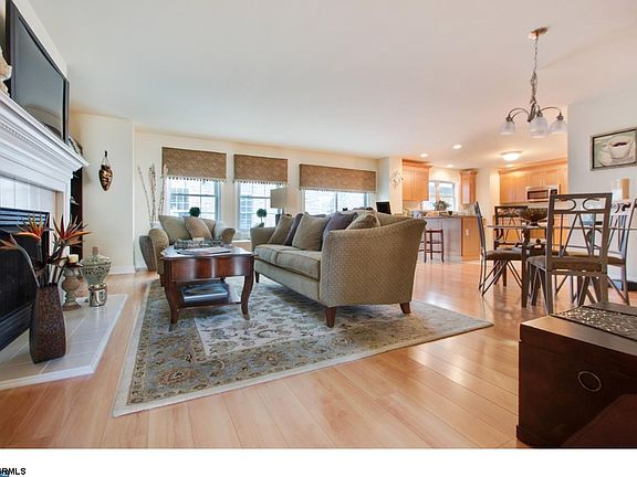 3rd image of 105 W Church St #105