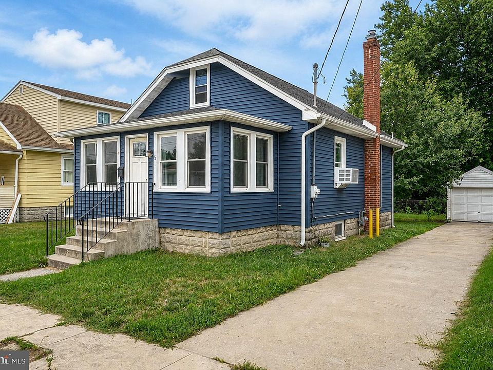 1st image of 83 Oak St