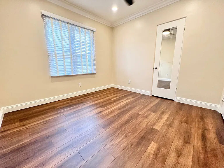 235 Pomona — Photo 16