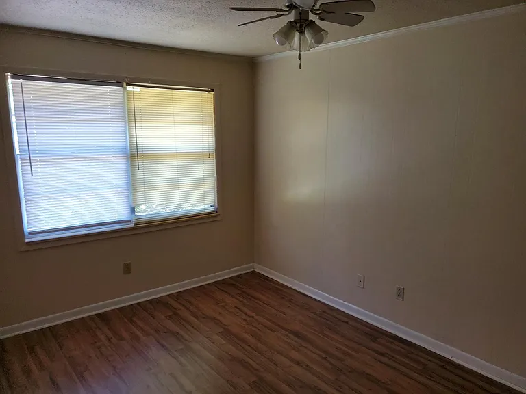 460 S Maple St — Photo 5