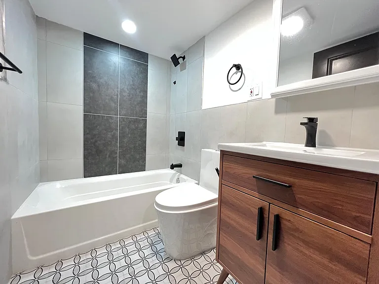 163 Elwood Ave #1R — Photo 10