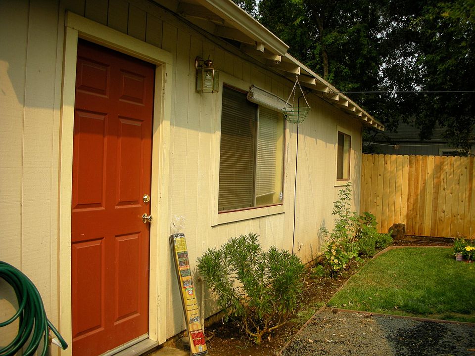 Front of house with yard.