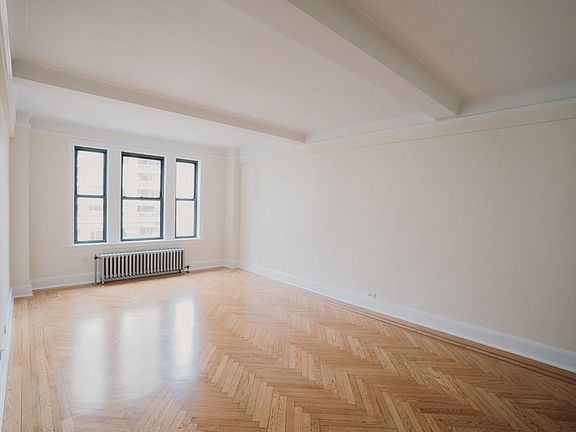 3rd image of 210 E 68th St APT 4G