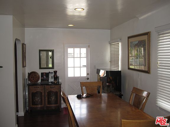 3rd image of 413 W Ellis Ave