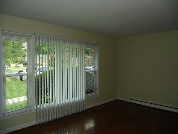 5th image of 6400 Bridgeport Dr