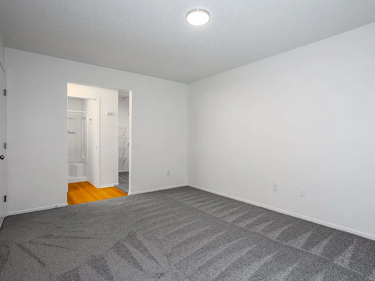 Coventry Apartments — Photo 16