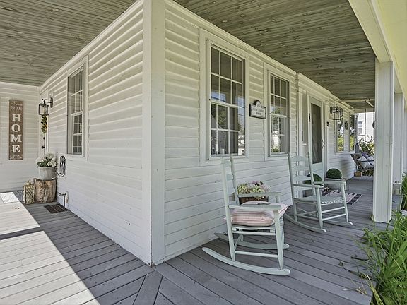3rd image of 12 Bacon St