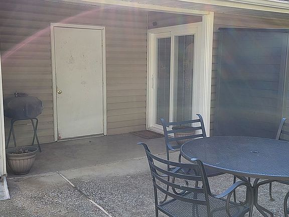 5th image of 2214 Country Wood Dr