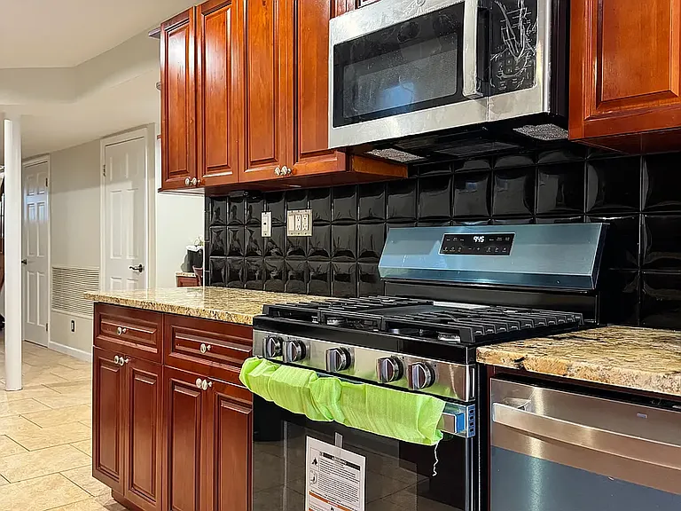 60 Hausman St #1 — Photo 15