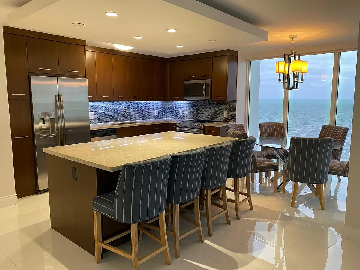 Building Photo - 881 Ocean Dr #10E