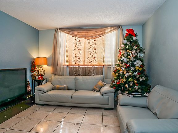 2nd image of 666 W 81st St APT 212