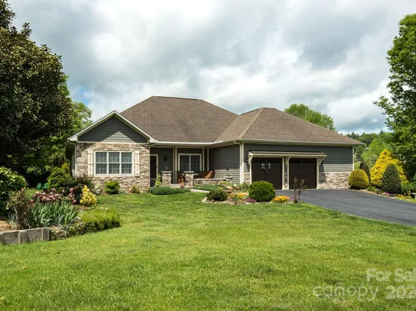 138 Saddle Club Ln, Hendersonville, NC 28739