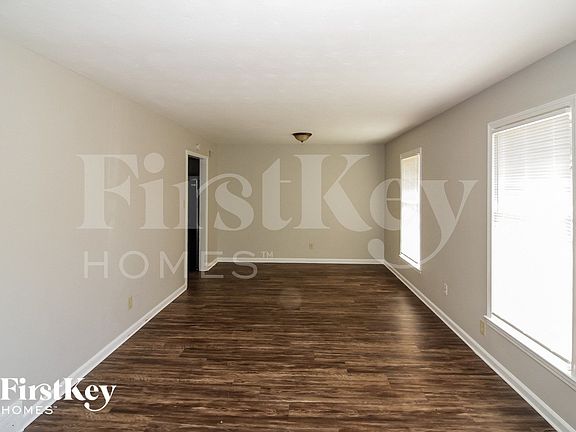 5th image of 2036 Saint James Dr
