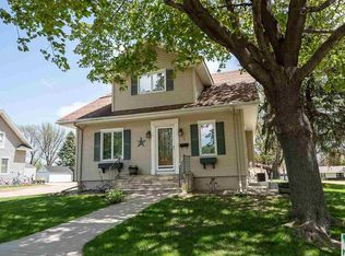 526 1st Ave SE, Sioux Center, IA 51250