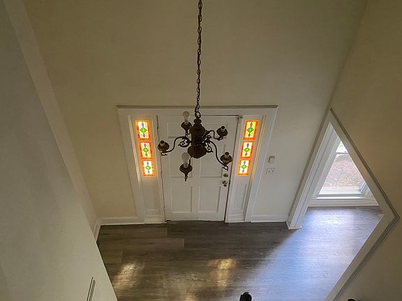2nd image of 989 Carlisle Rd