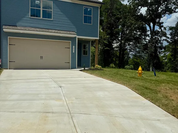 1827 Bennett Village Dr, Maryville, TN 37804