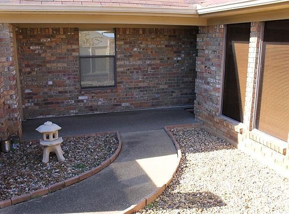 2nd image of 1813 Melissa St