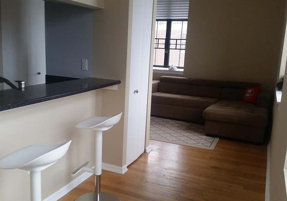 breakfast bar, pass through to kitchen