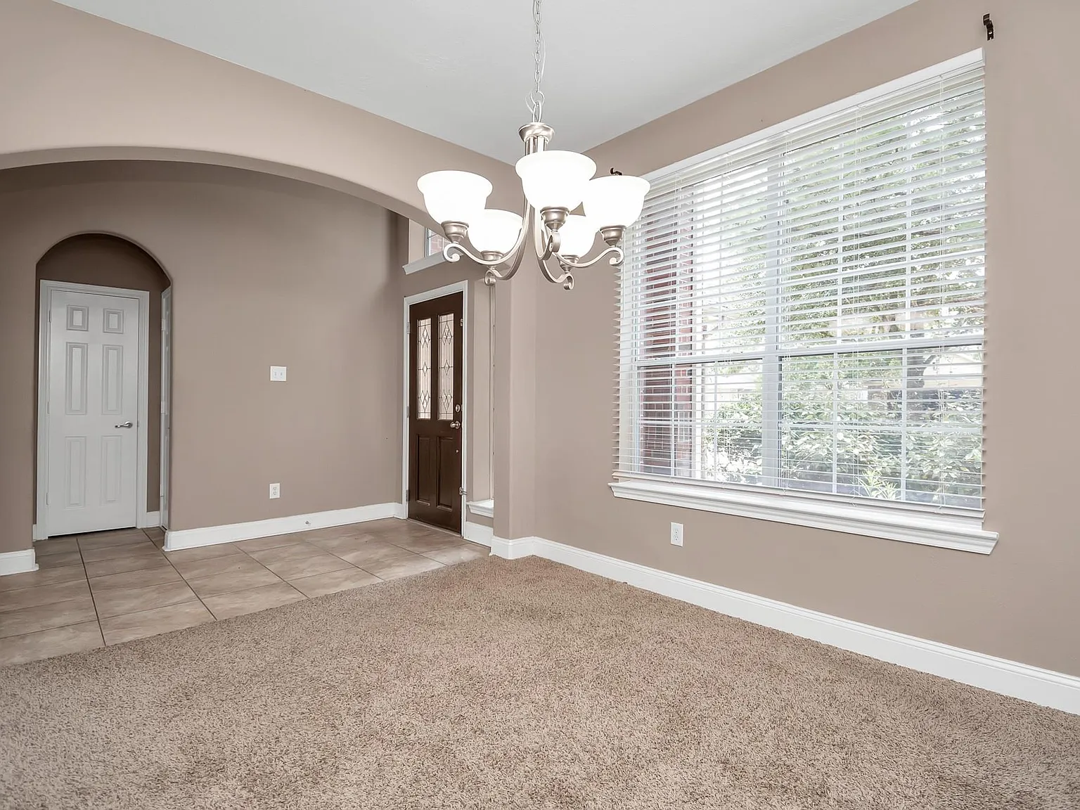 3 bed, 2.5 bath, 2764 sqft, $2,400 — Photo 4