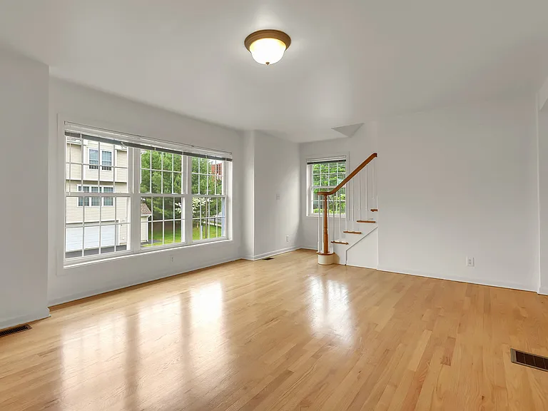 491 Main St #12 — Photo 11