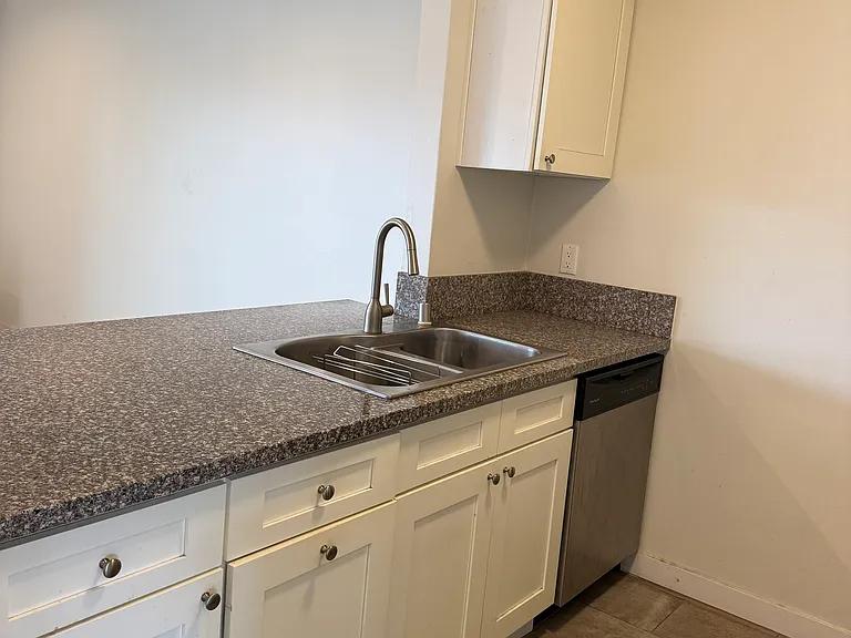 1754 Pine Ave #9 — Photo 9