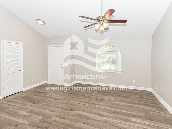 1237644_003_wm_-_living_room_12900844.jpg