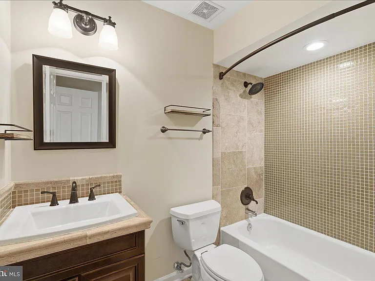 1433 McLean Mews Ct — Photo 33