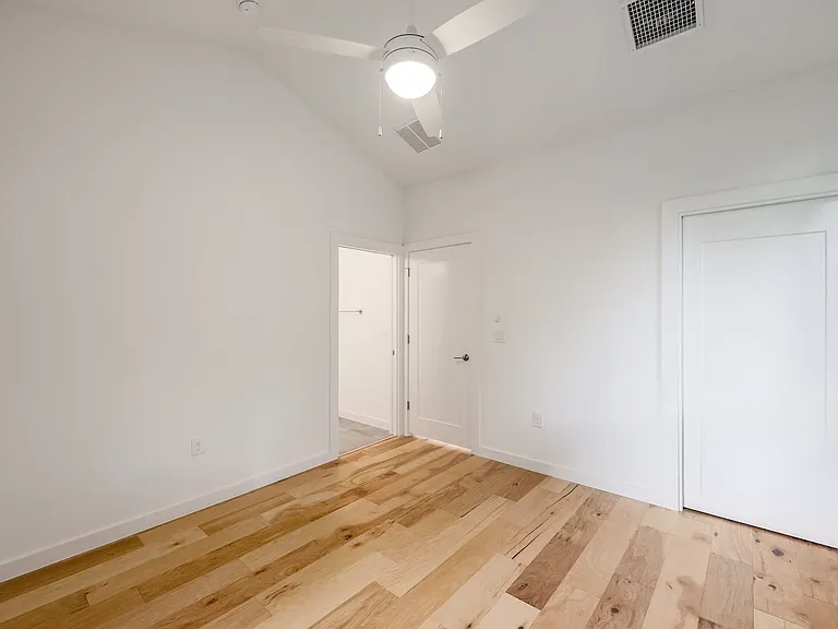 2104 Columbia Cv #B — Photo 11