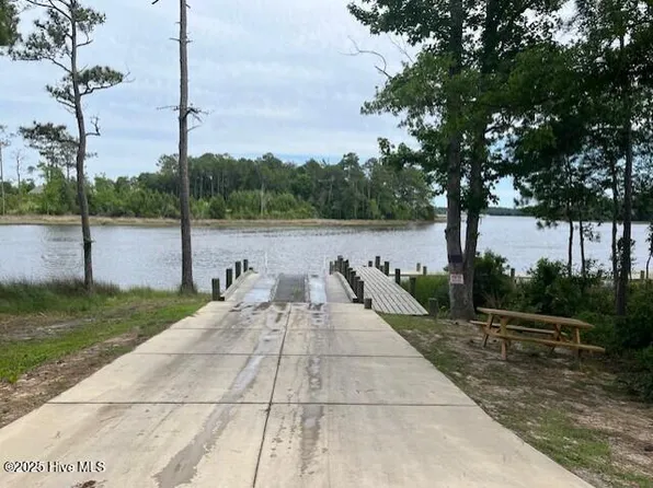 137 Starkey Creek Drive, Peletier, NC 28584