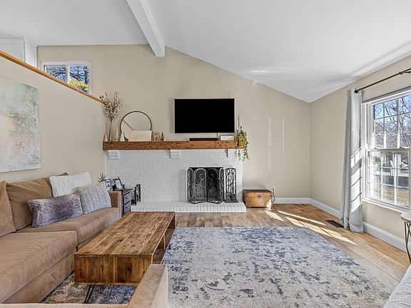 4th image of 3464 Simpson Trce