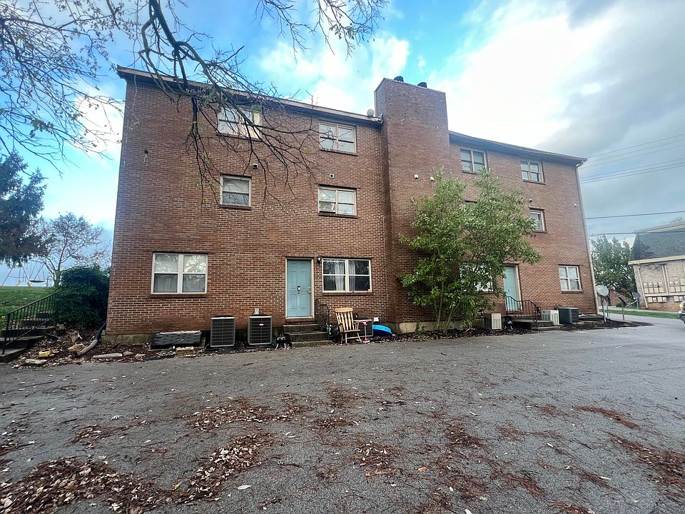 2nd image of 902 Plaza Dr
