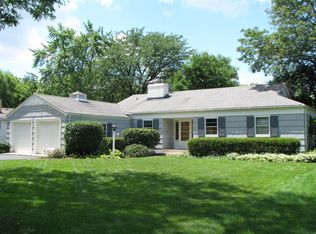 902 S Main St, Wheaton, IL 60189