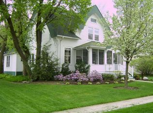133 W Lincoln Ave, Libertyville, IL 60048