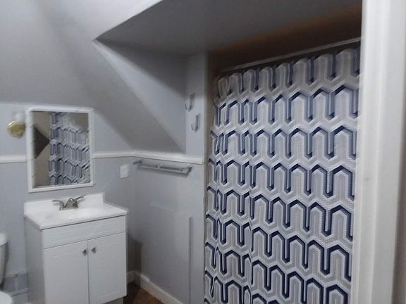 4th image of 319 S Monroe St APT 5