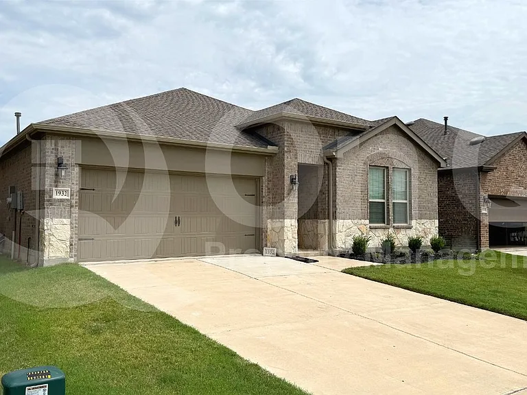 1932 Willie Ray St — Photo 2