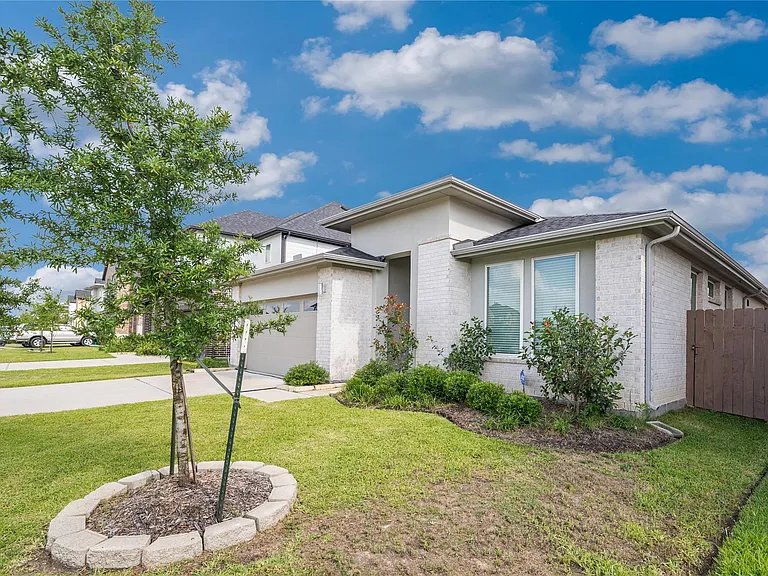 28447 Halle Ray Dr — Photo 3