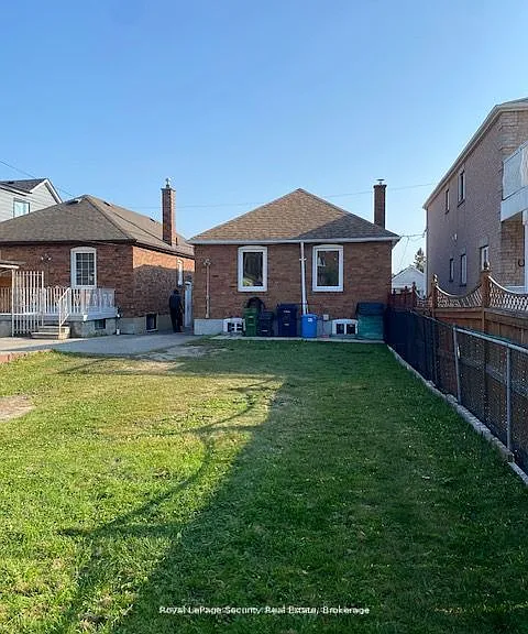 162 Donald Ave #BASEMENT — Photo 13