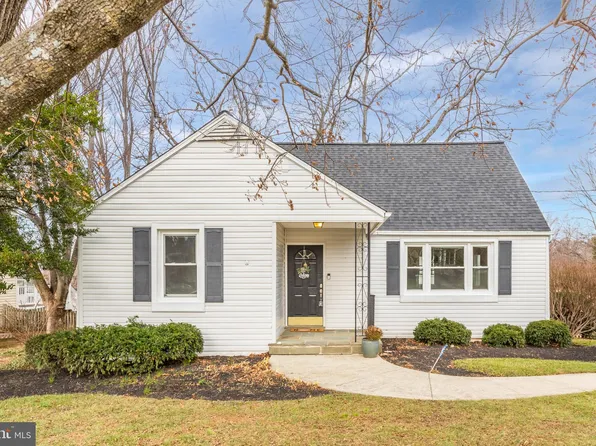 8312 Grove Rd, Ellicott City, MD 21043