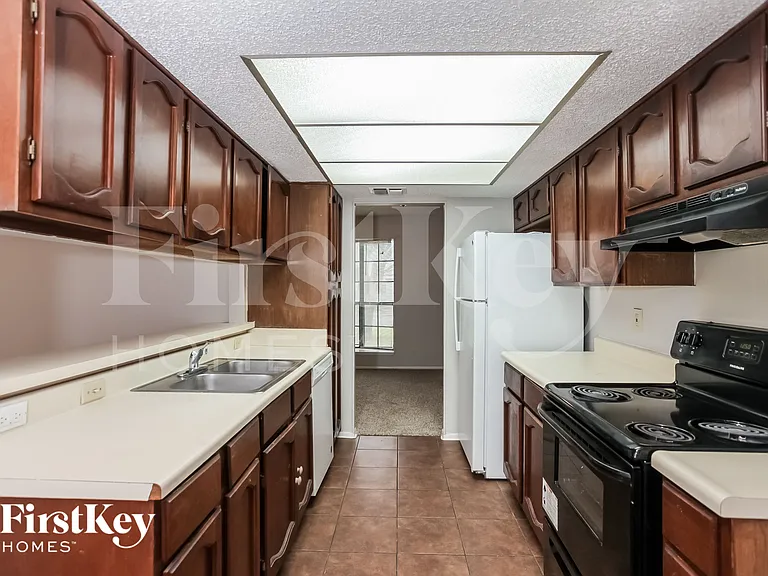 7527 Lincoln Village Dr — Photo 8