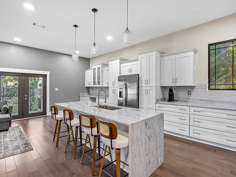 1306 E Gonzalez St #B — Photo 9