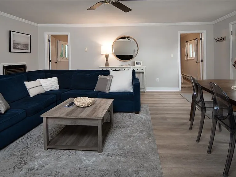 534 Aquidneck Ave #A — Photo 5