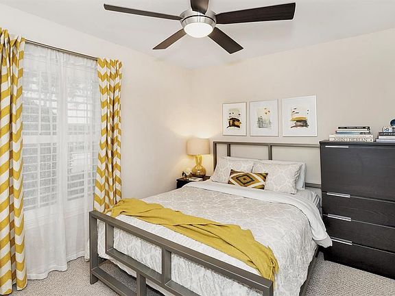 4th image of 3011 N Heights Hollow Ln