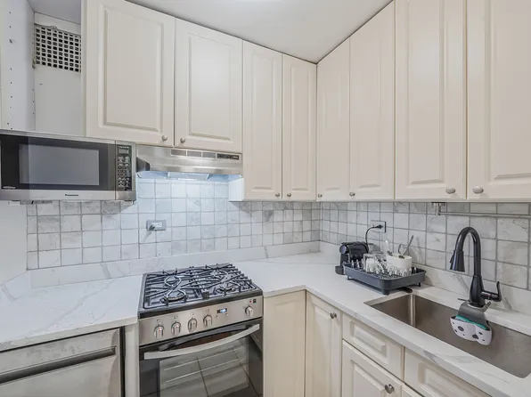 460 East 79th Street image 4 of 9